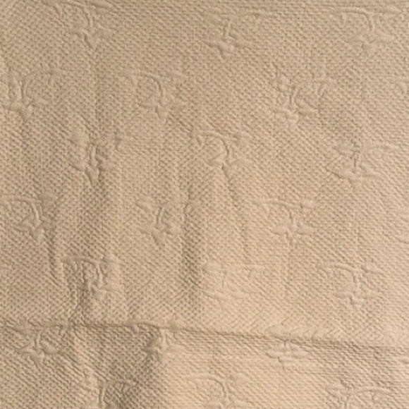 4 Matelassé square table placemats or side table mats 20x21.5 - Picture 2 of 5